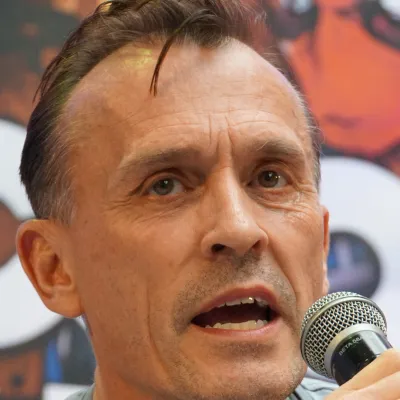 Robert Knepper